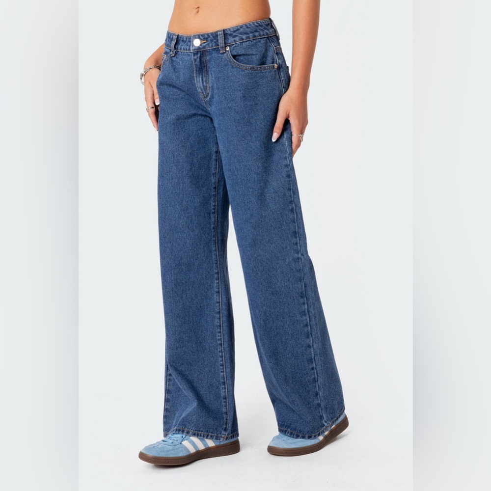 Edikted Raelynn Washed Low Rise Jeans